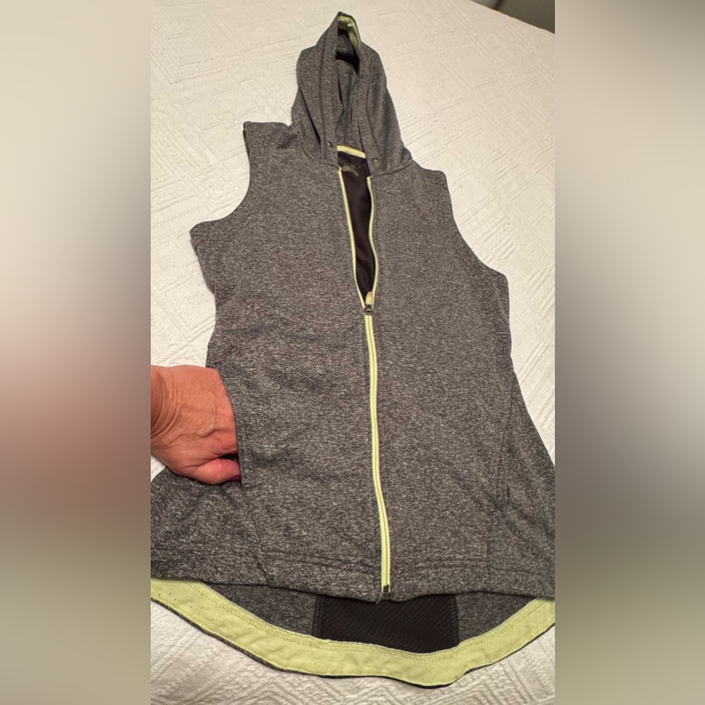 Women’s Tek Gear Warm Gear sleeveless hoodie jacket - gray and neon - small - Picture 9 of 13